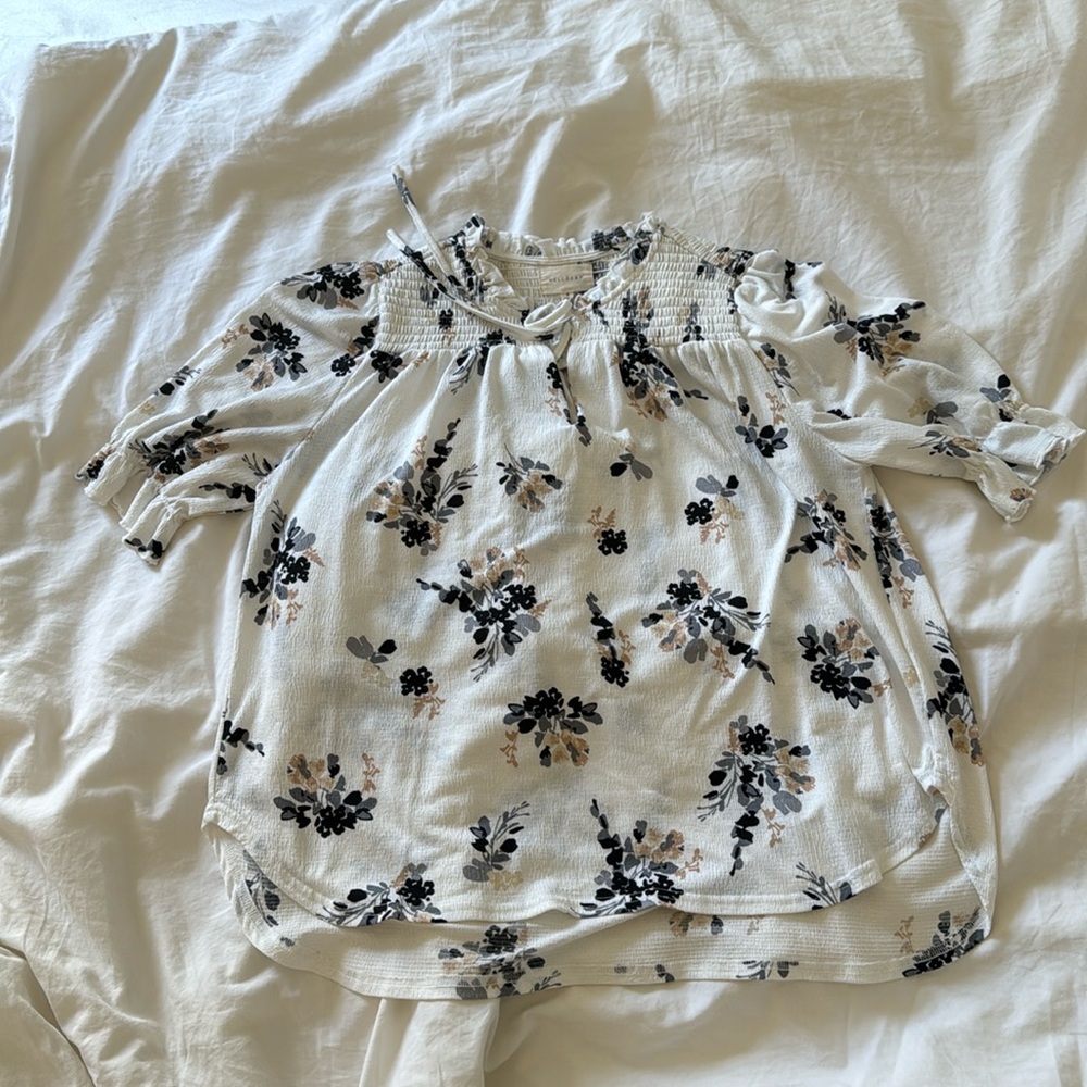 Bluse with flower pattern